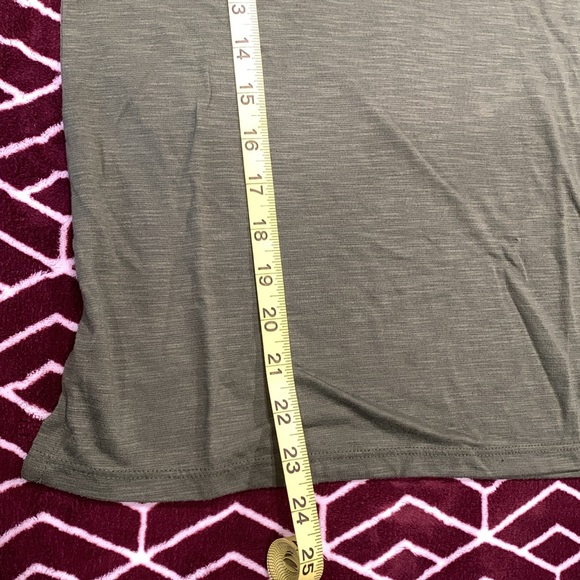 SO Fitted Long Sleeve V-Neck Tee Size M - Picture 5 of 5
